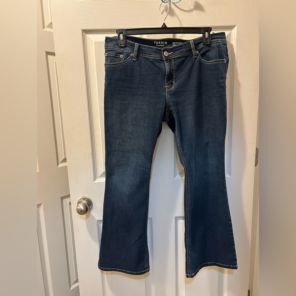 Torrid 14S EUC Luxe Slim Boot Dark Blue Flare Jeans Stretchy Pre-Owned Like New